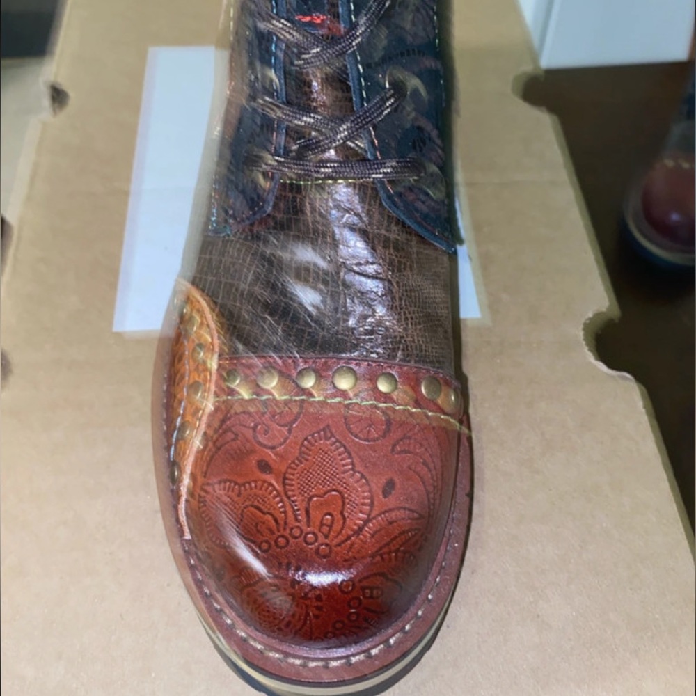 L’ARTISTE by Spring Step Women's Multi-Tone Embossed Lace-Up Combat Boot. Sz.10 - Picture 2 of 4